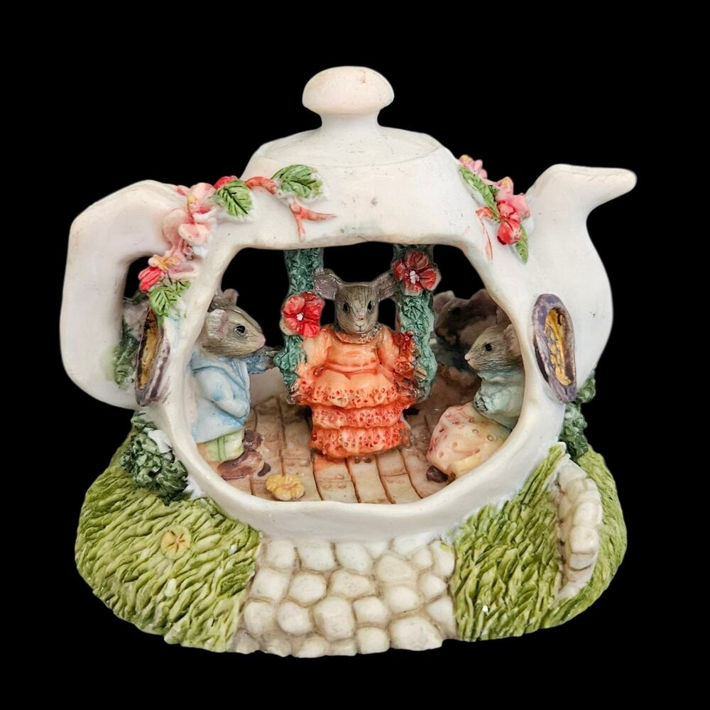 Vintage Teapot Mouse House Figurine Resin Cottage Scene Decorative Collectible